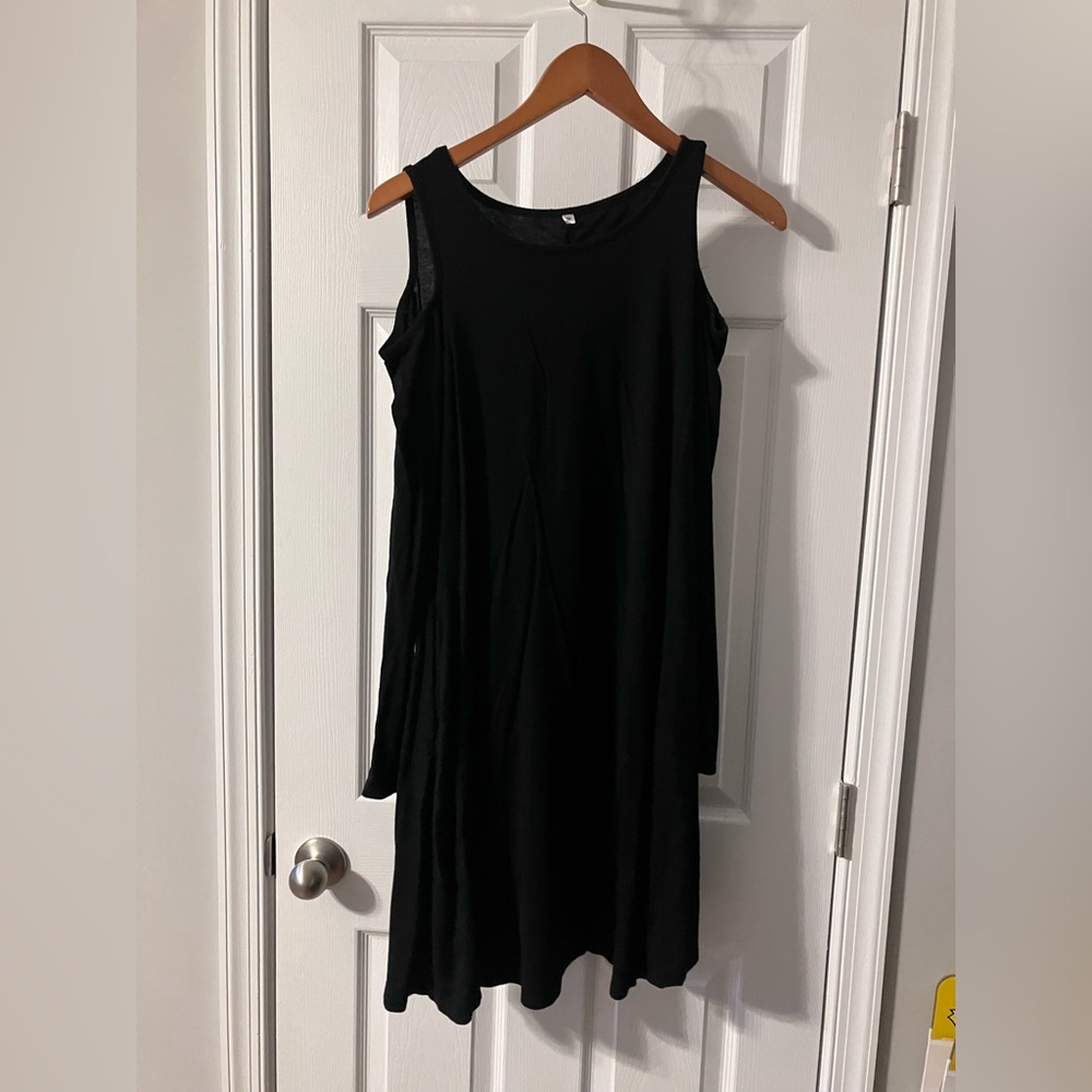 Cold-Shoulder Long Sleeve Black Stretchy Dress Size Medium